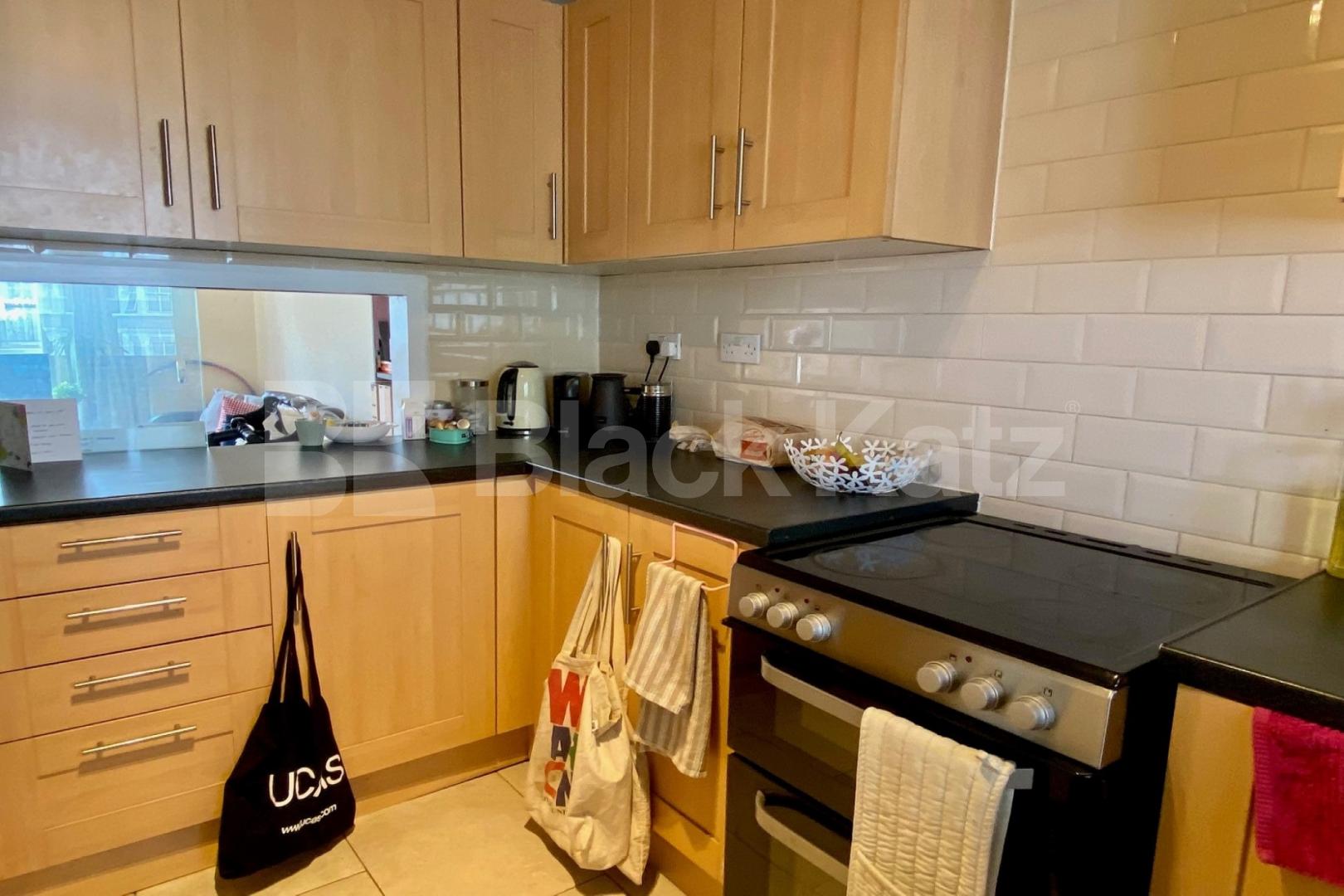 Spacious, bright and airy duplex apartment with private roof terrace Yaldham House Old Kent Road, Borough/London Bridge